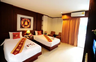 スーペリアトリプルルーム — Arita Hotel Patong